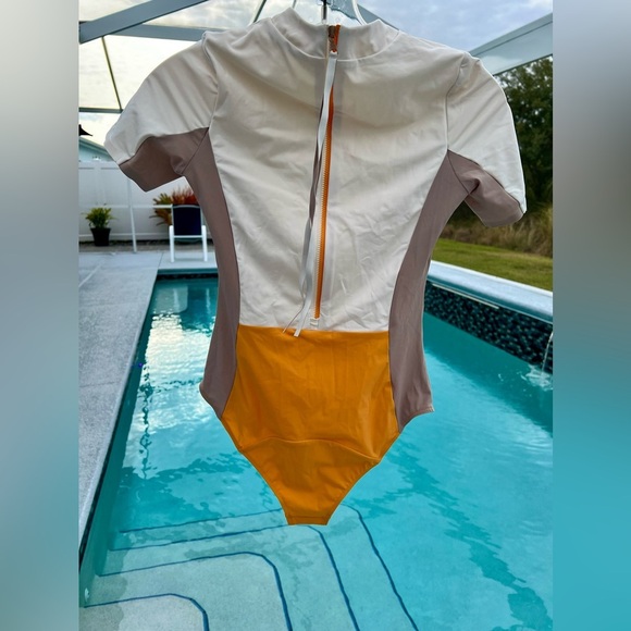 Vaara Cheyenne One-Piece Colorblock Surf Swimsuit | XS - Picture 4 of 7